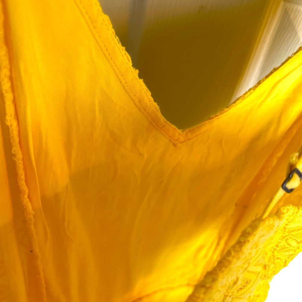 Yellow Lace Hollister Dress with Side Cut Outs - Picture 10 of 12